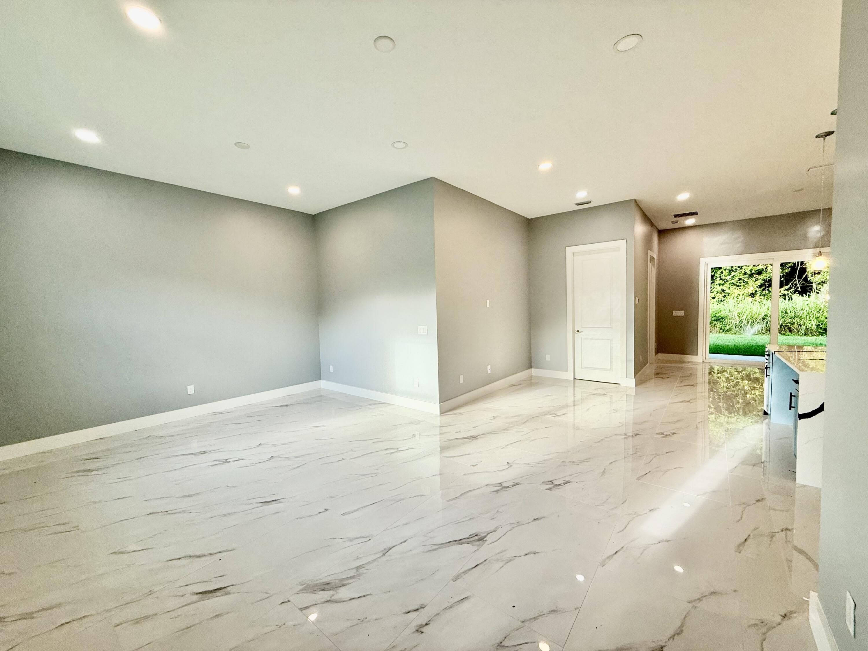 660 NE Moss Rose Place – photo 4