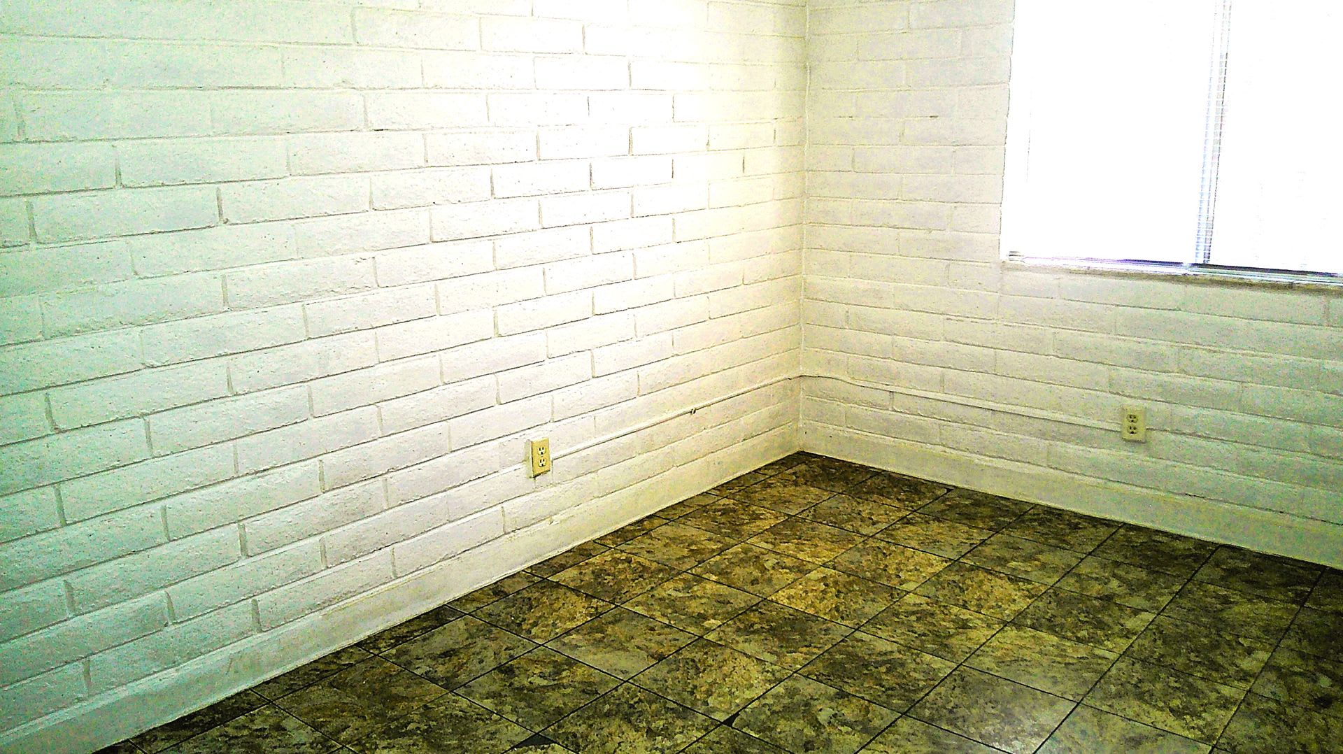 Adorable Single Level Eastside Duplex With Evaporative Air Located In Quiet Neighborhood – photo 5