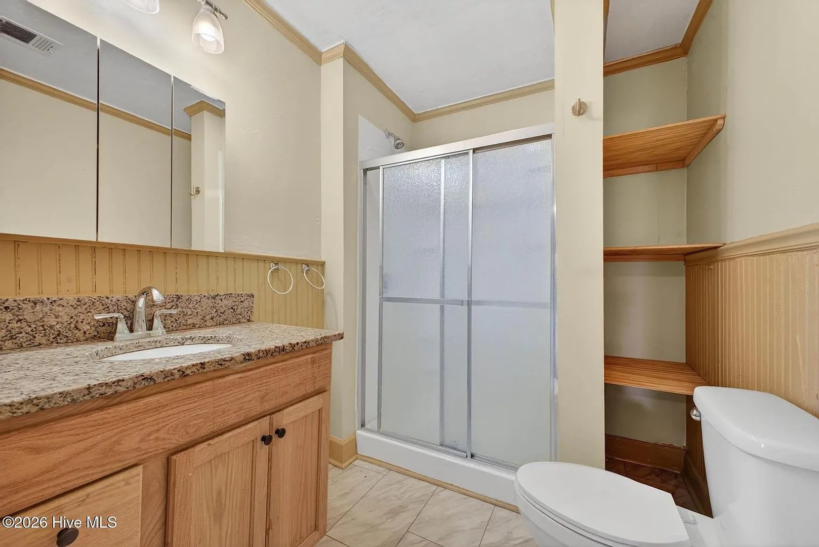 Ideal for Medical Professionals & Students – Spacious 5BR Near Downtown – photo 4