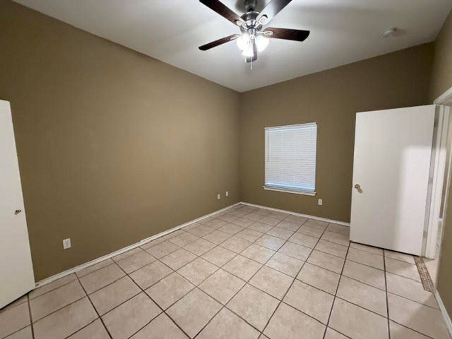 10209 Lilac Lane Unit B – photo 3