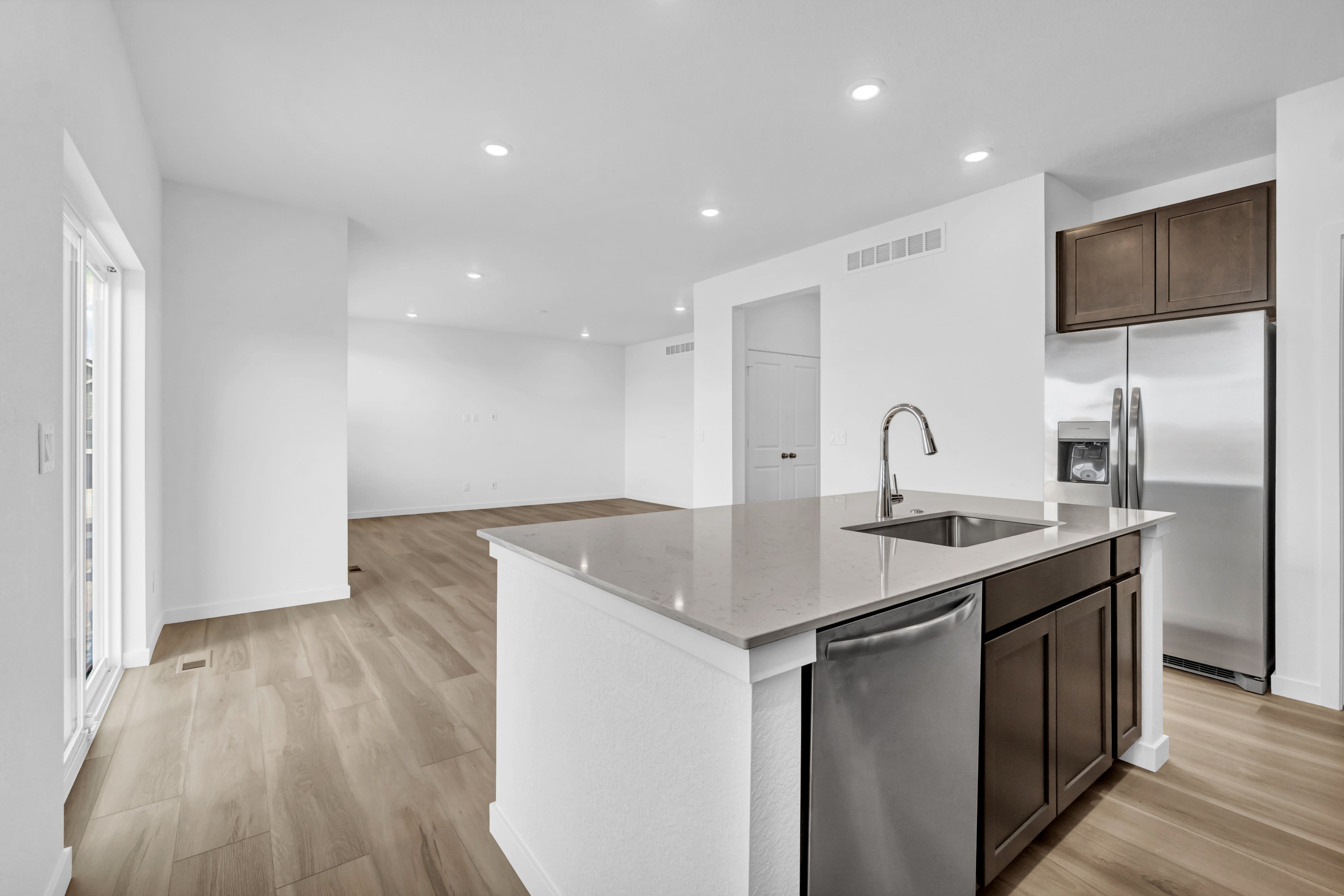 10943 Snowdon Street – photo 5