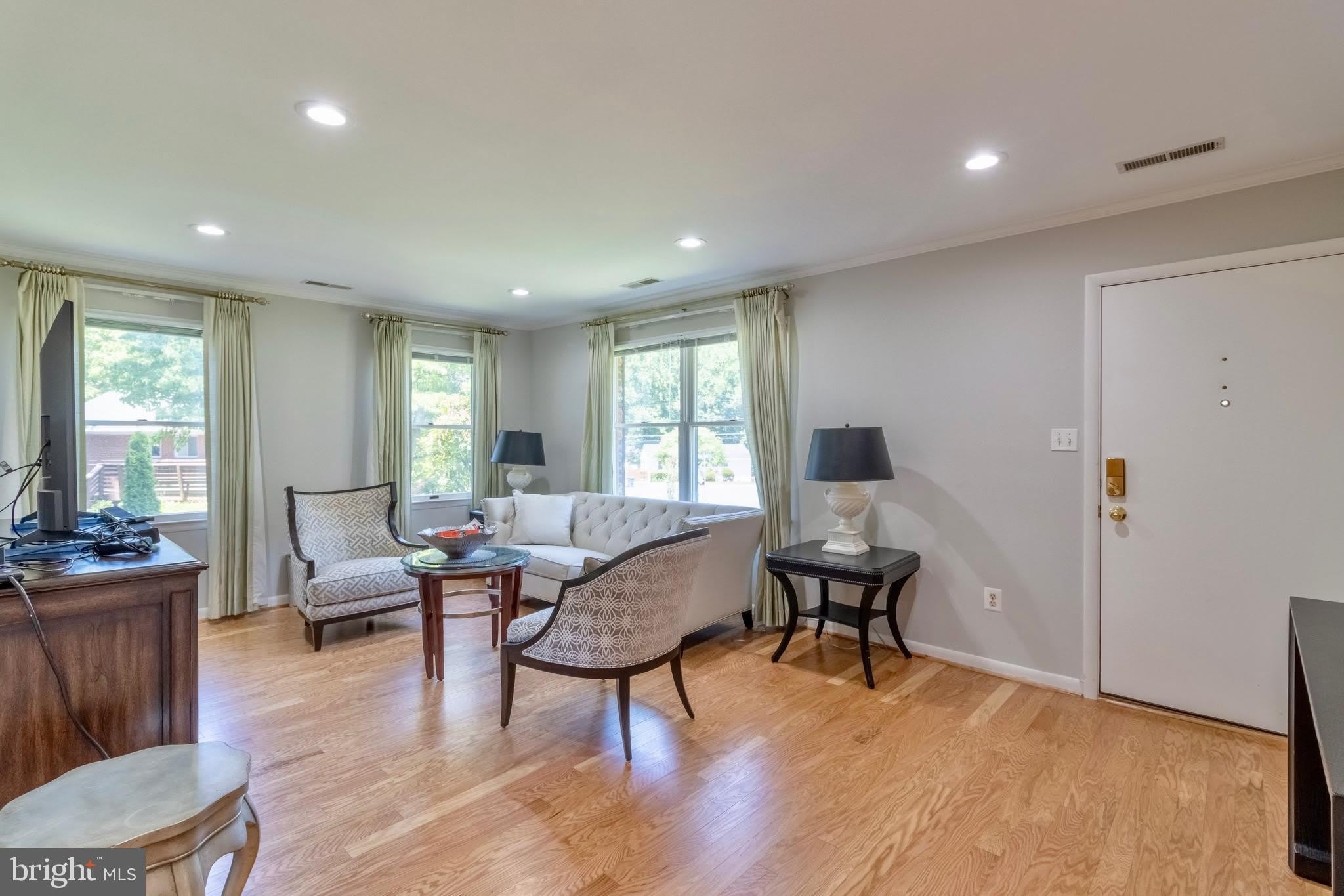 7613 Hamlet Street – photo 2