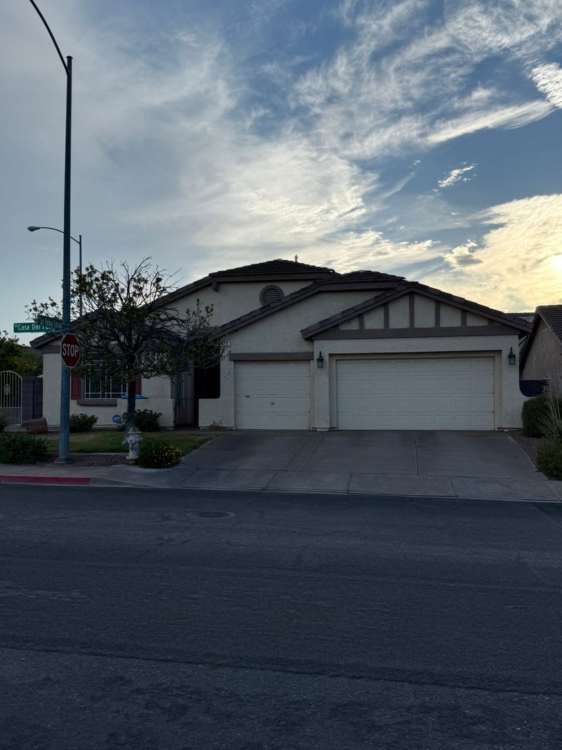 Lovely Single Story Home on a Corner Lot – photo 2