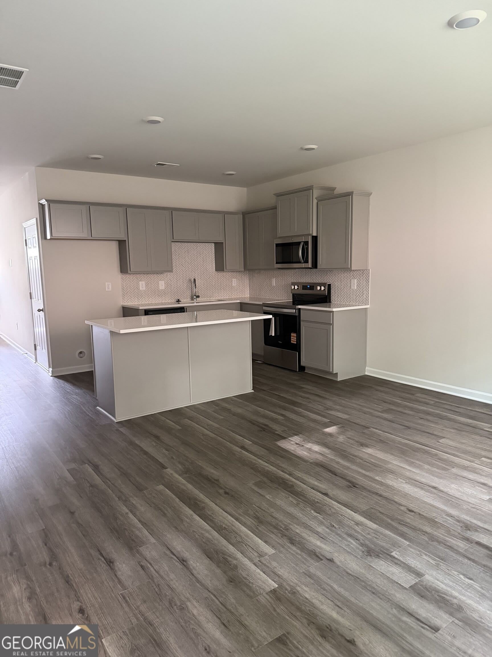 2064 Crossing Road – photo 2