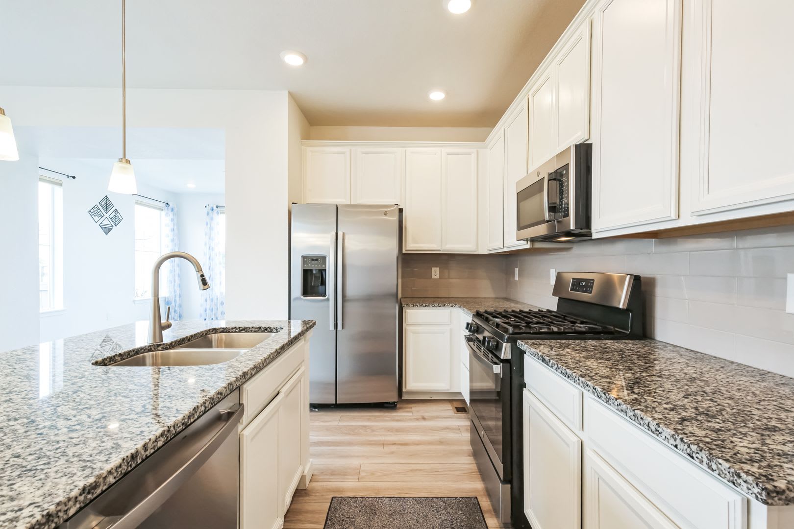 Spacious 4BR 3 Bath End-unit Townhouse with 2-Car Garage in Erie, Boulder County (BVSD) – photo 5