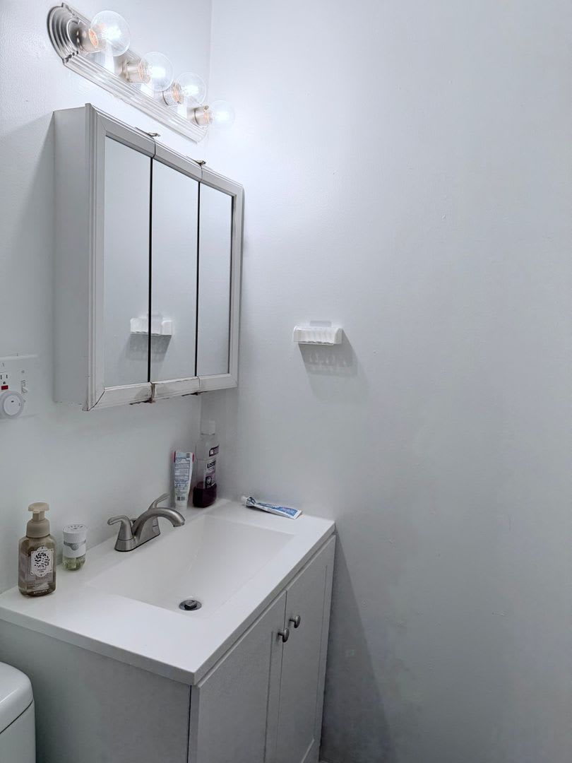 Charming 3BR Townhome in Baltimore – photo 5