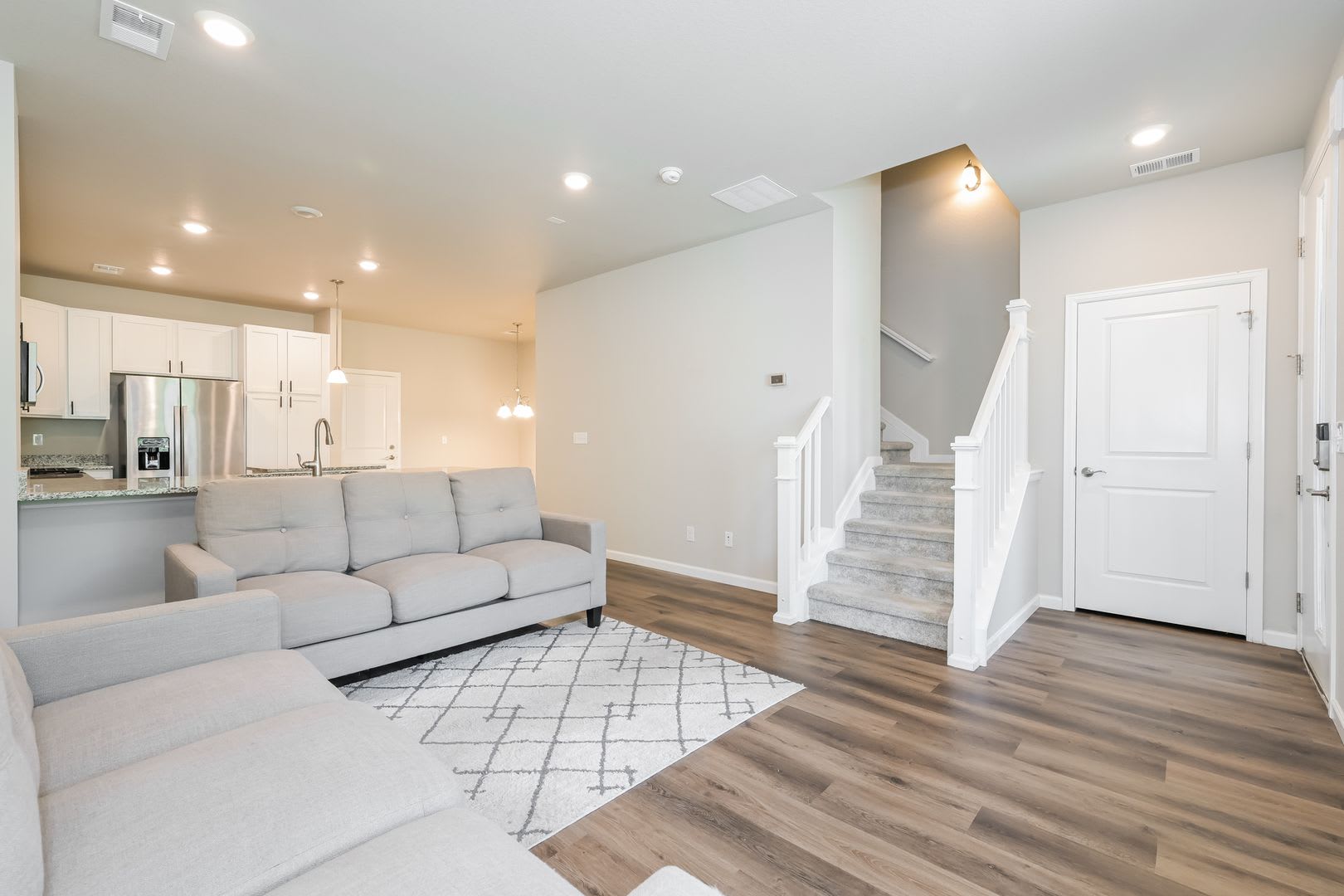 Beautiful 3 Bed 2 5 Bath Townhome – photo 4