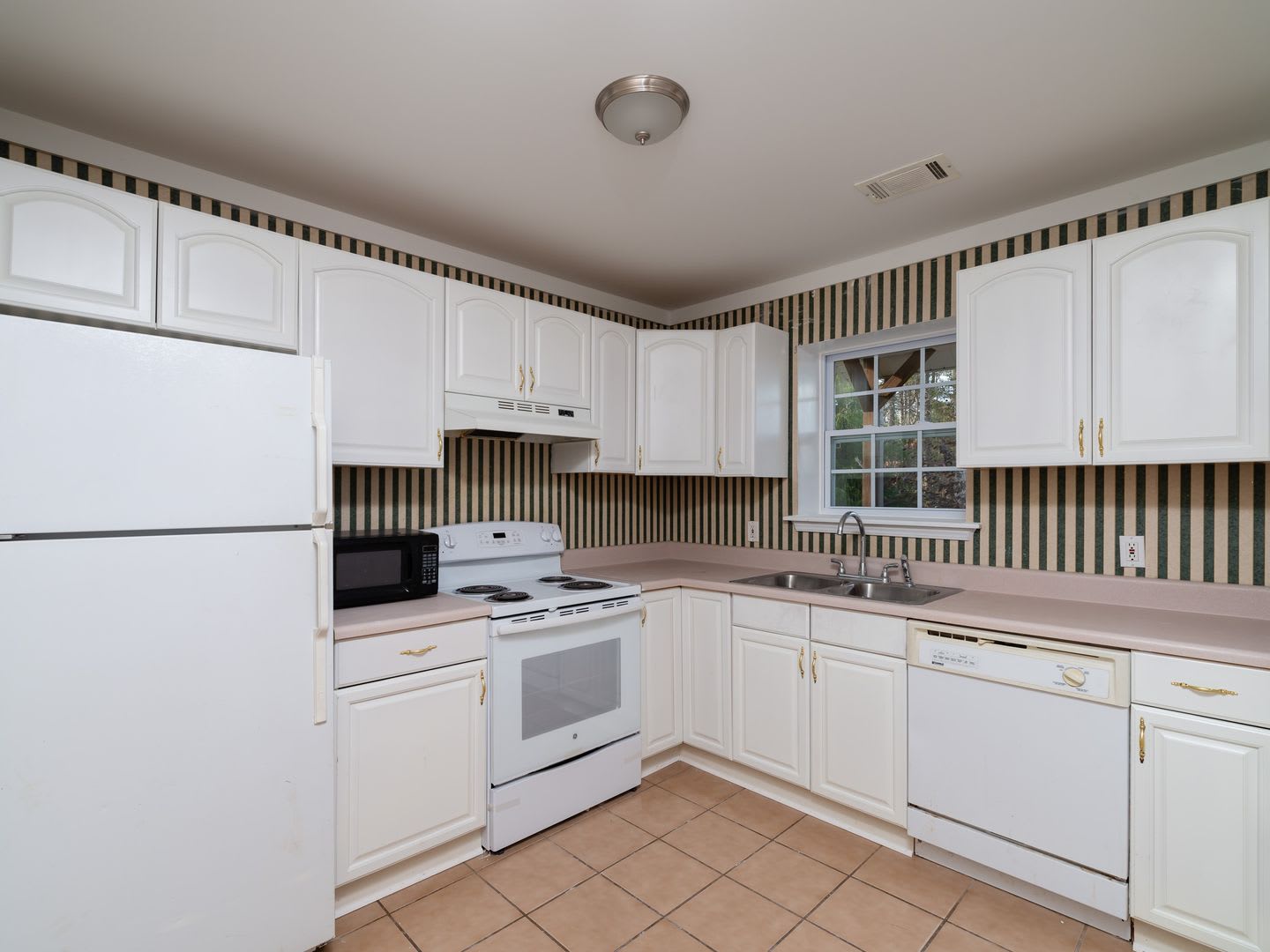 3 Bedroom 2 Bath in Villa Rica – photo 5