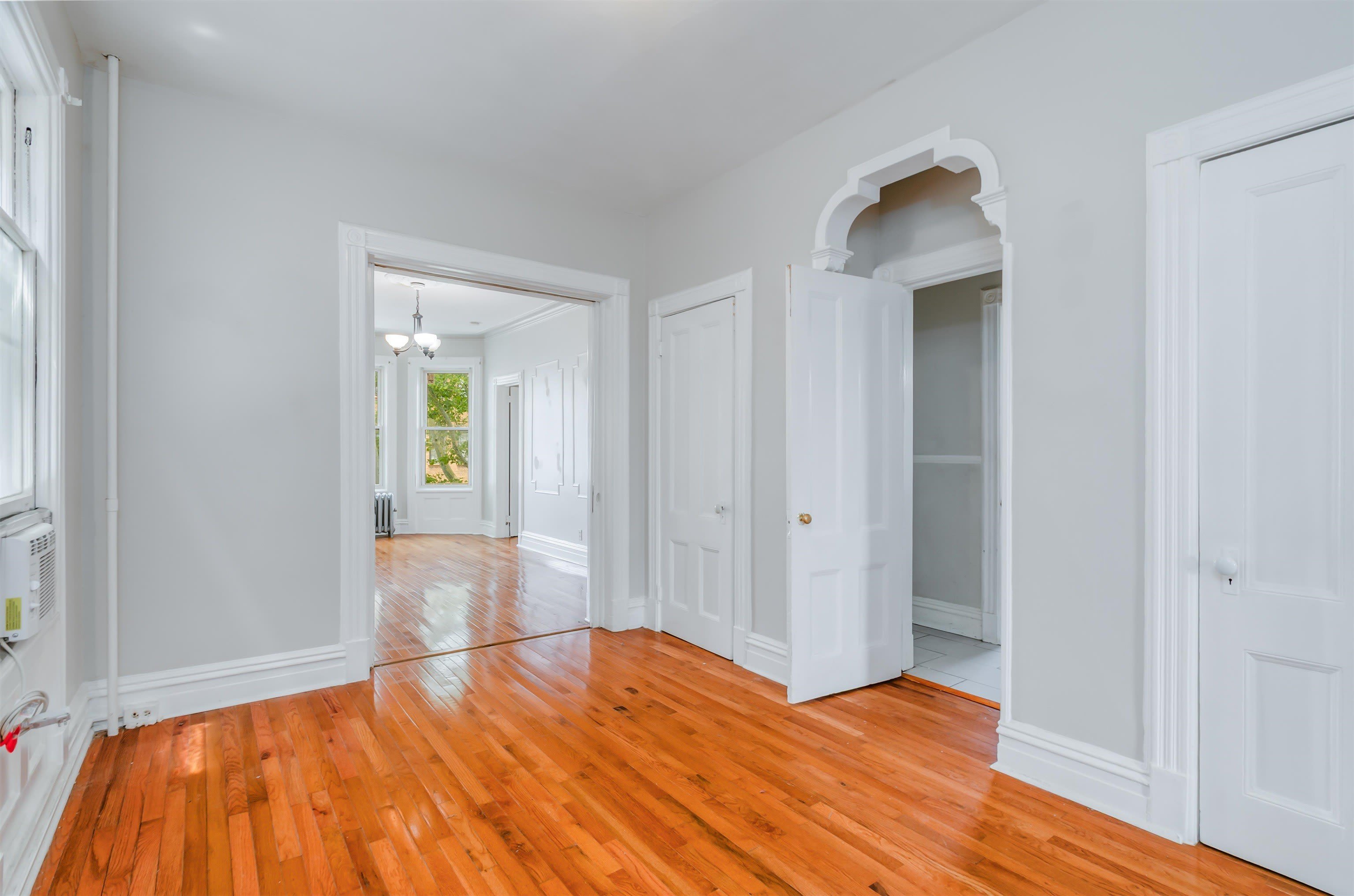 100 Clerk St – photo 4