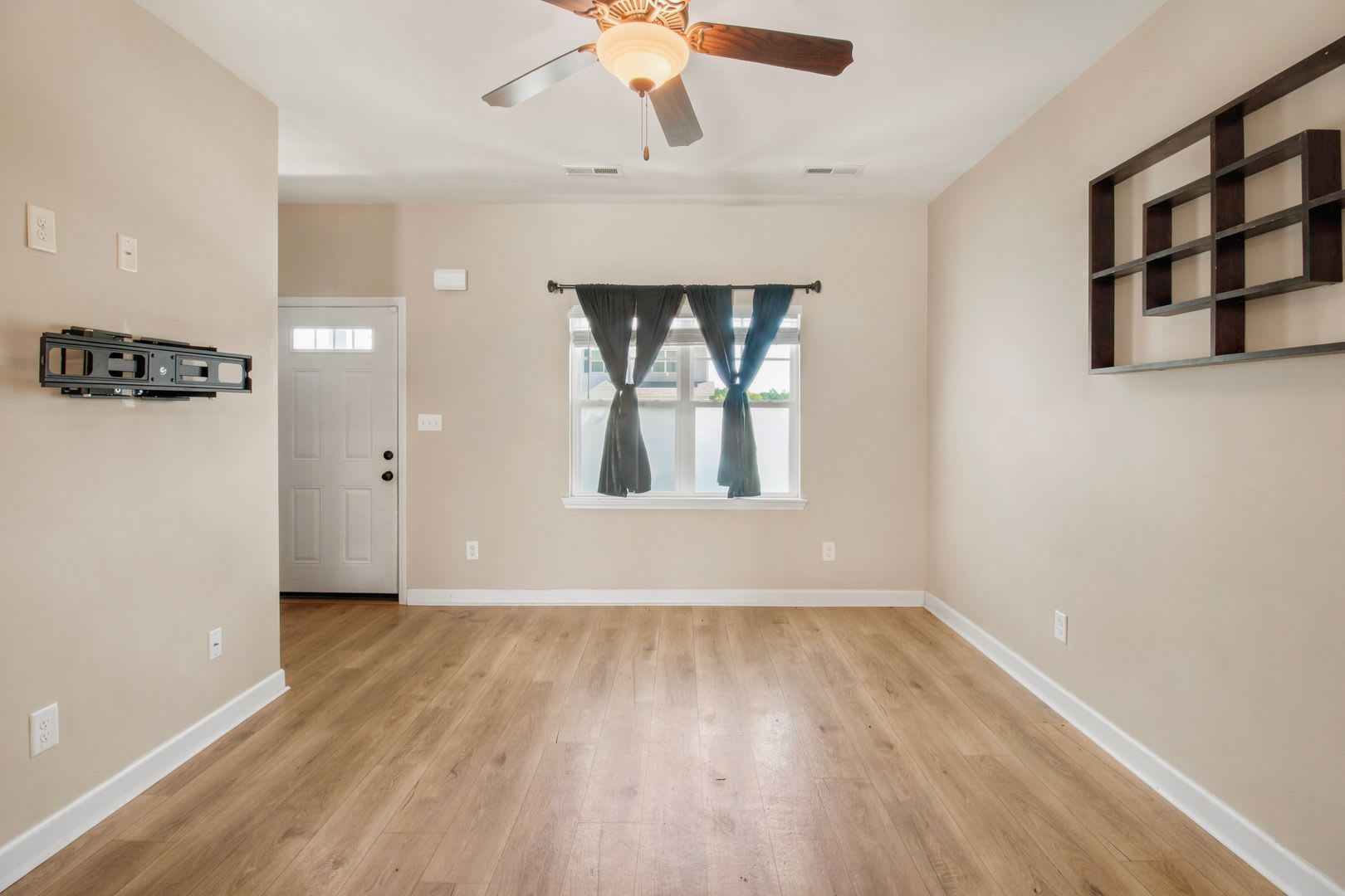 Pet Friendly Townhome In Sneads Ferry! – photo 2