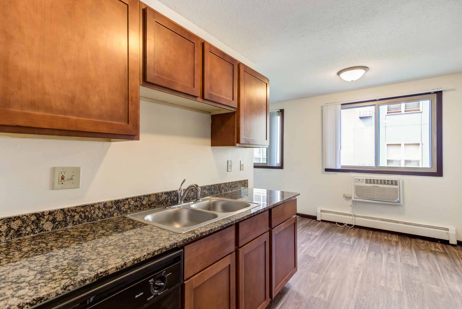 Eastside 1276 – photo 1