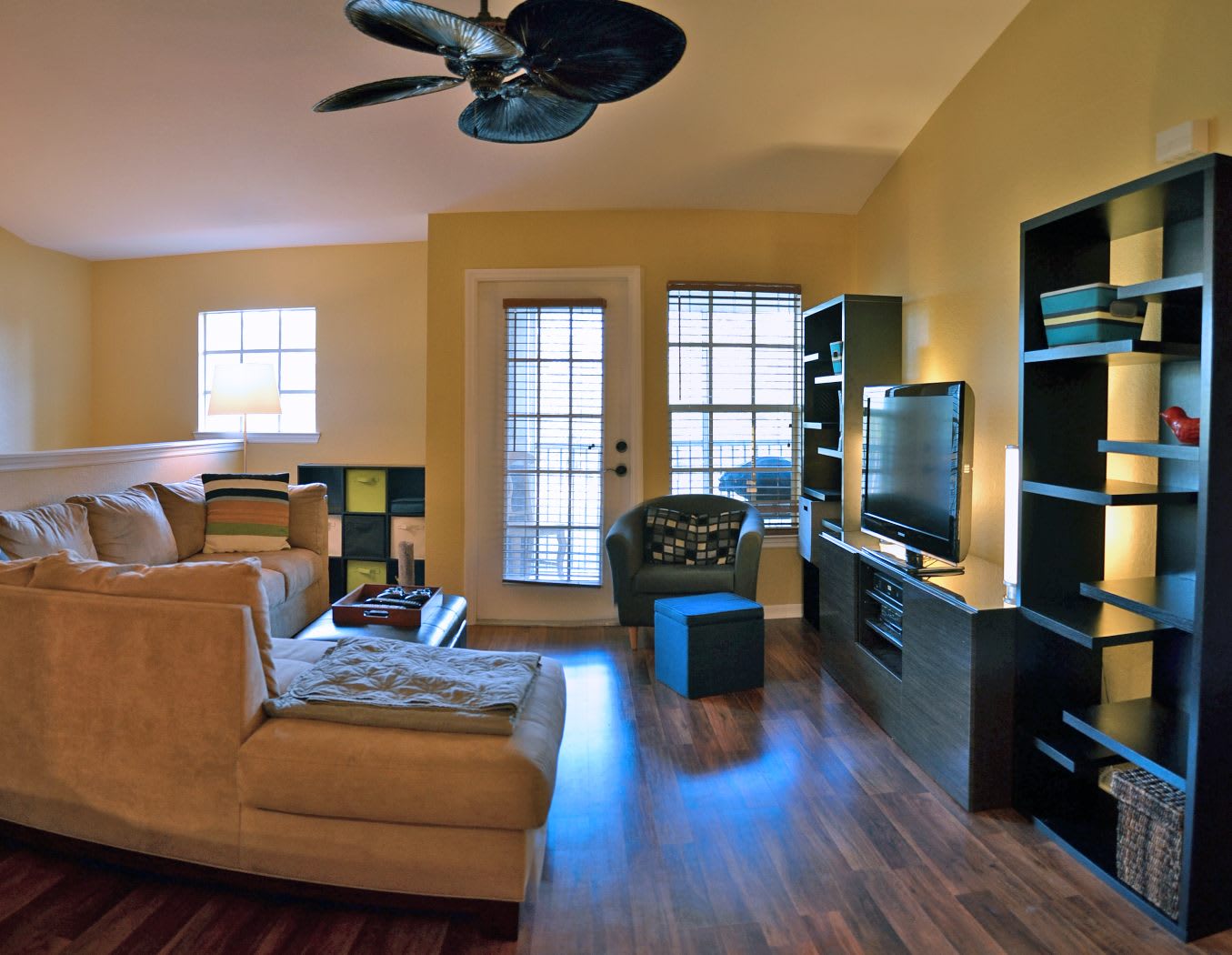 Luxury 2 bedroom 2 bathroom condo with lake views in Lakewood Ranch – photo 4
