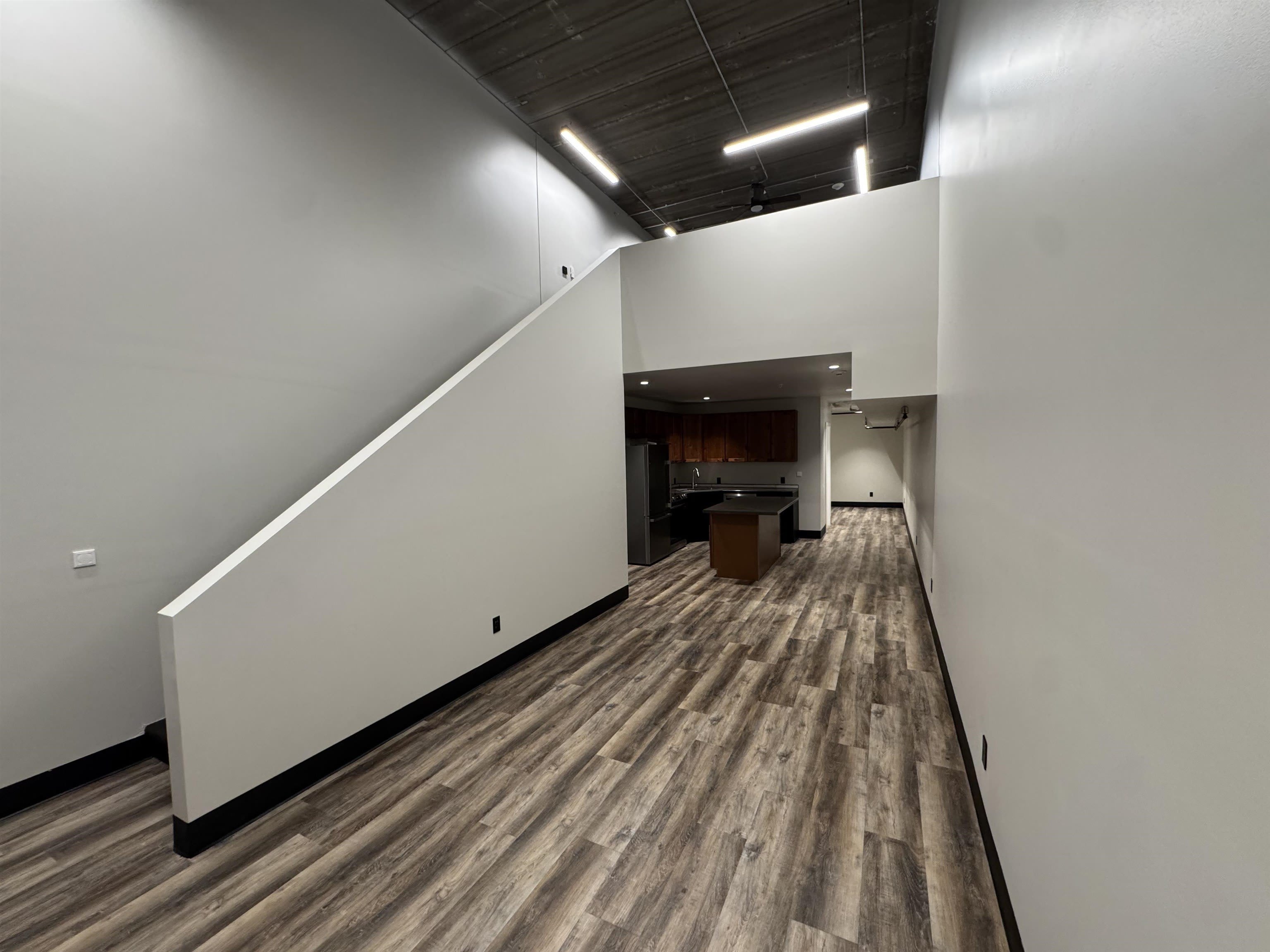 826 W 8th Street – photo 3