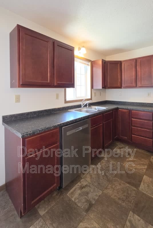 317 16th Street South – photo 5