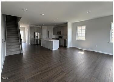 243 Paramount Drive – photo 2