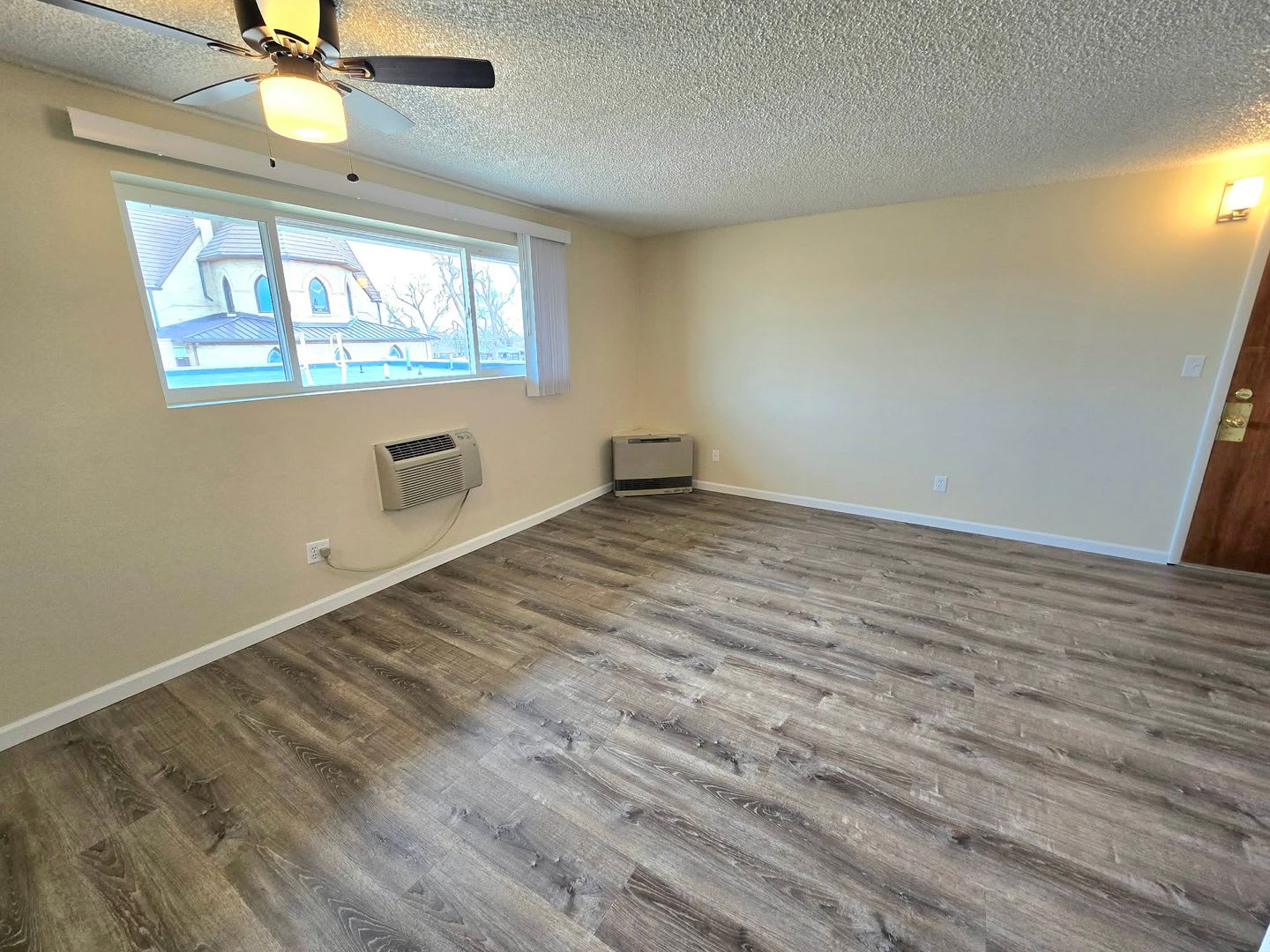 917 12th St. – photo 3