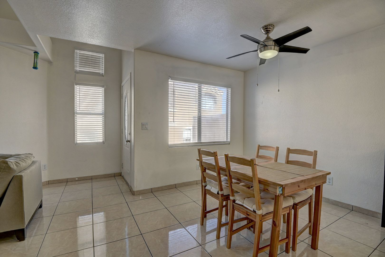Townhouse with 2 Bedroom, 2 Bath and a 2 Car Garage! – photo 5