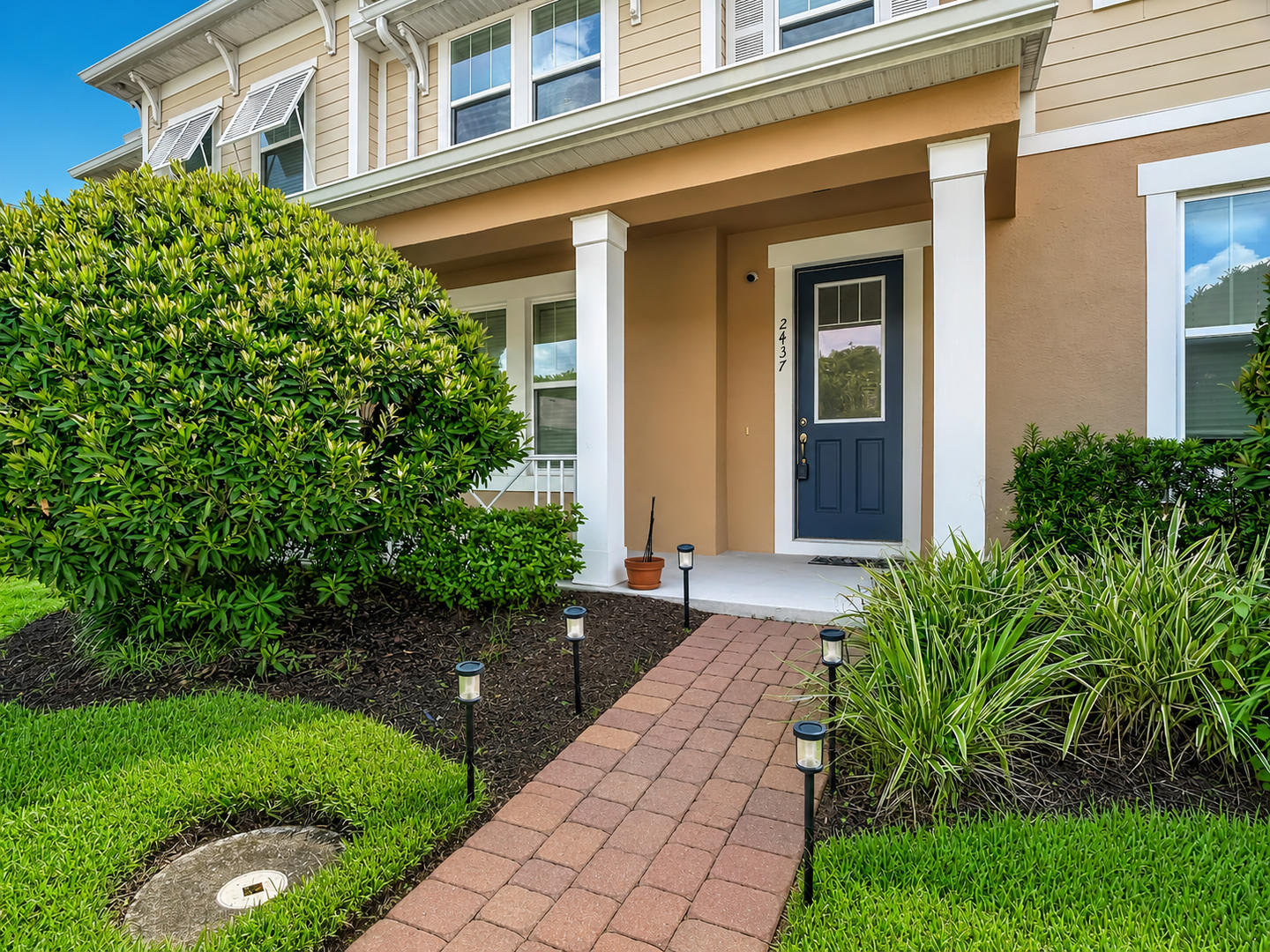 Beautiful 3 Bedroom Townhome With Private Balcony In Guard Gated Tapestry – photo 3