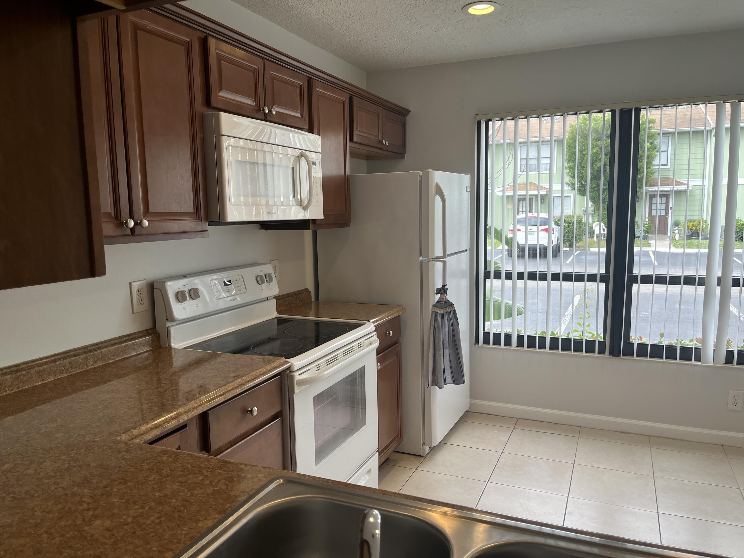 796 Hill Drive – photo 3