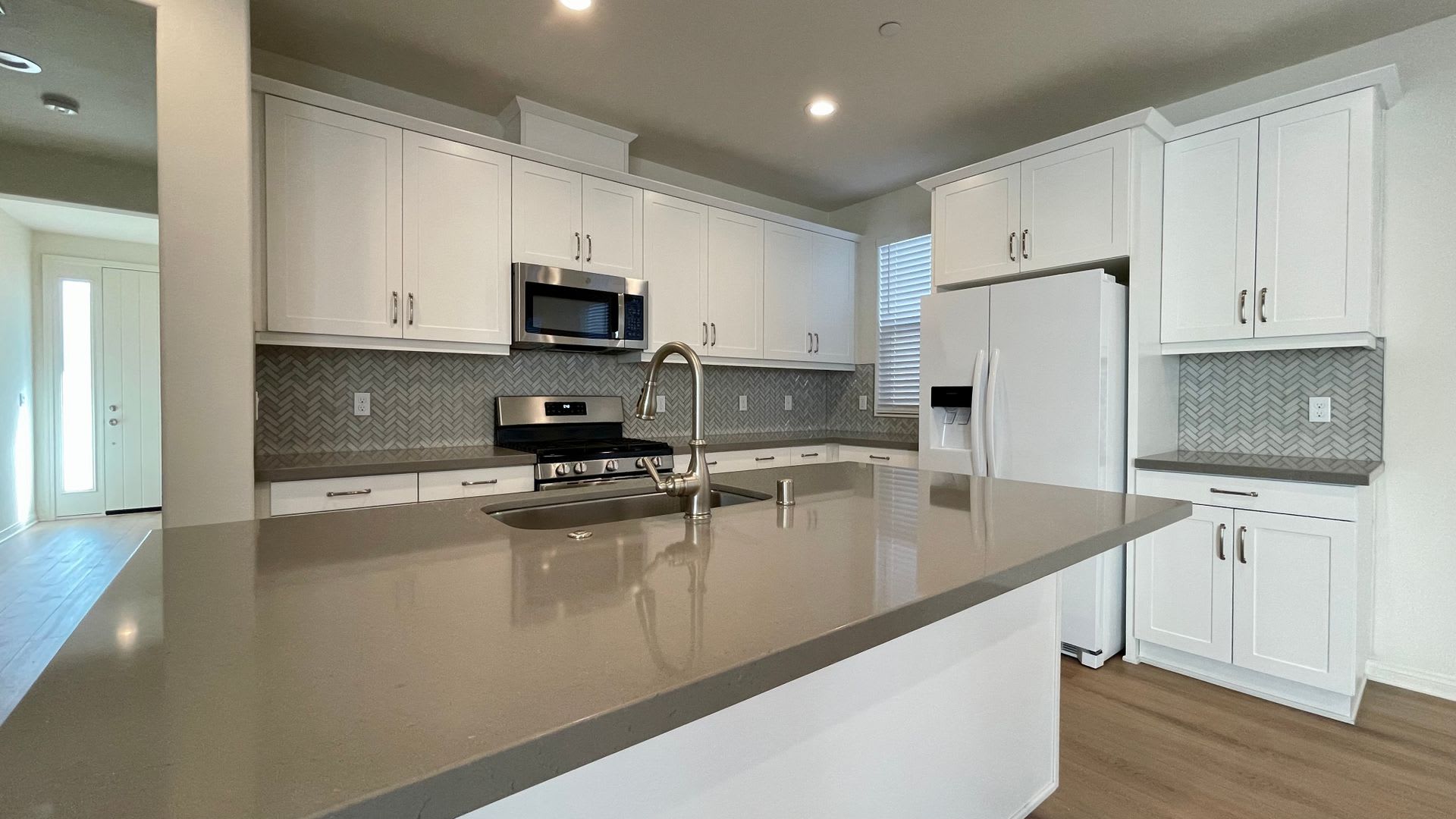 Single-Level 3-Bedroom House in Righetti Ranch with Air Conditioning – photo 3