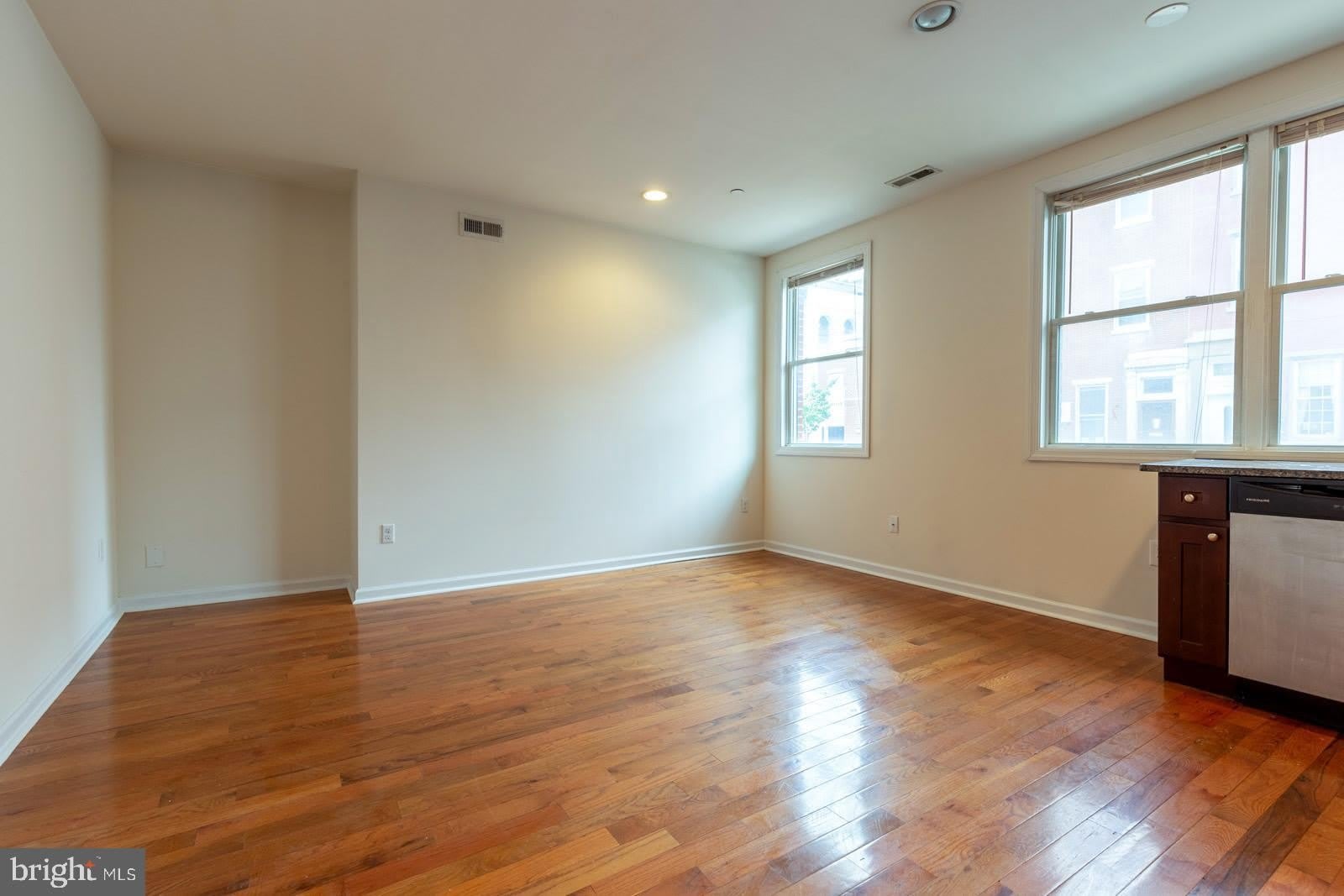 1429 POPLAR Street – photo 4