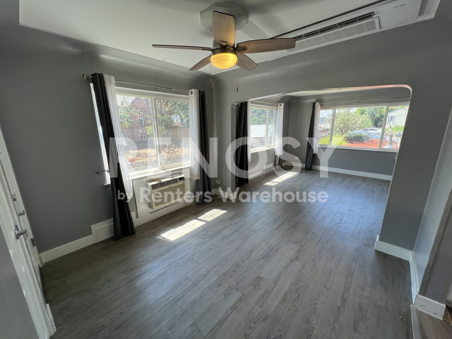 Charming 2 Bedroom 1 bathroom Available Now! – photo 5