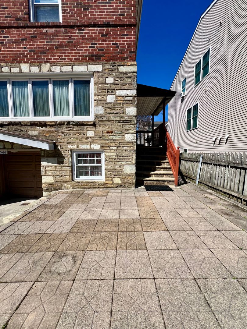Gorgeous 4-Bedroom Townhome with One-Car Garage! Available NOW! – photo 4