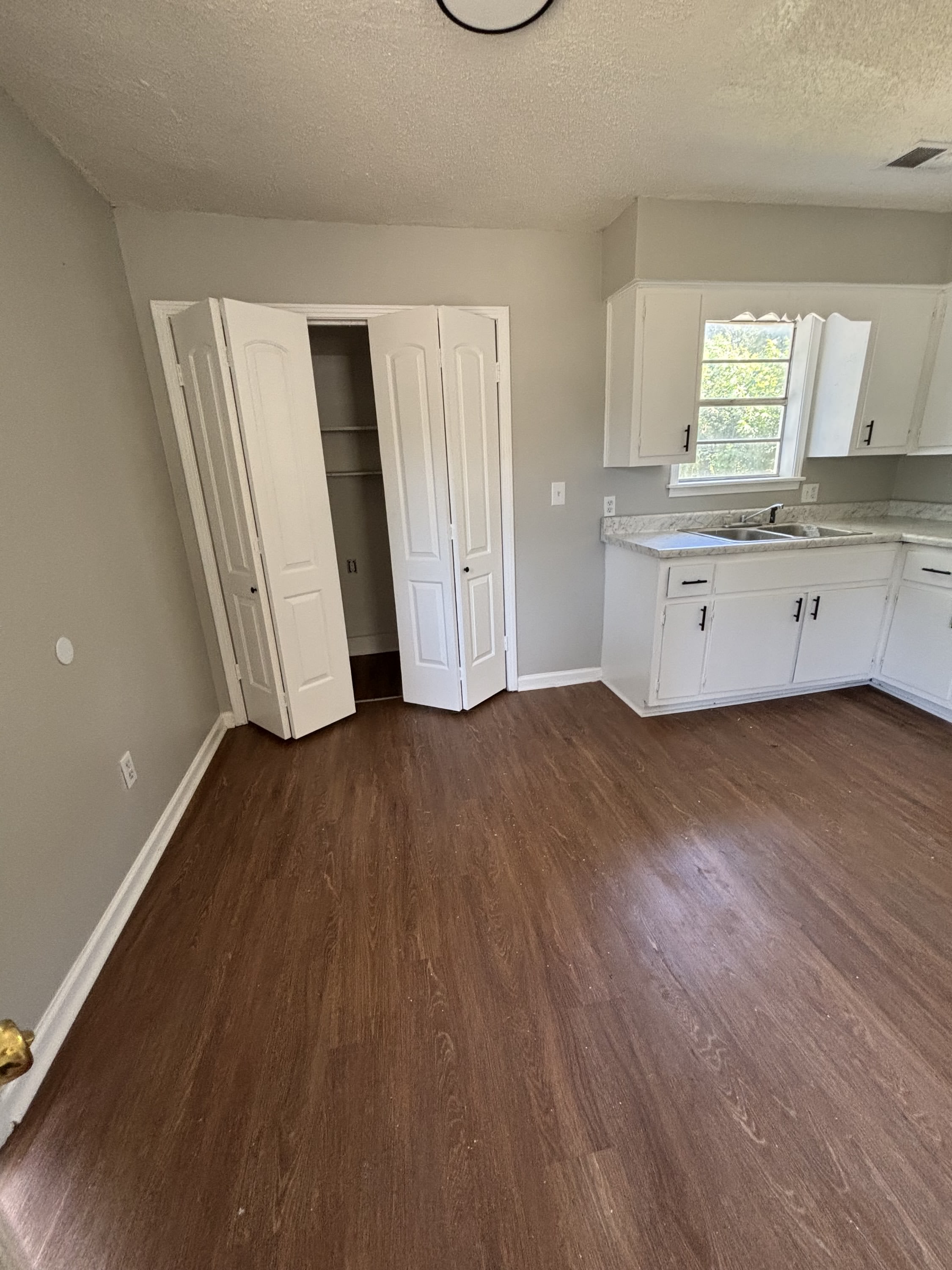 111 E Cherry – photo 3