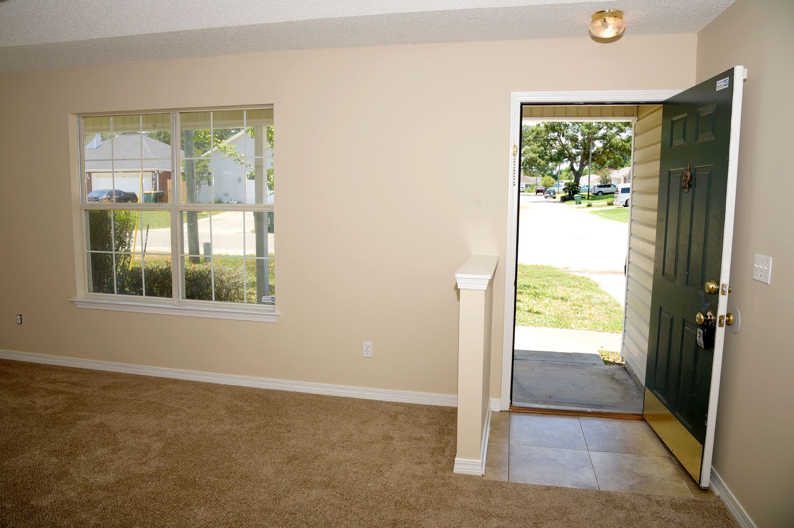 Conveniently Located 3 Bedroom in the Heart of Fort Walton Beach! – photo 2