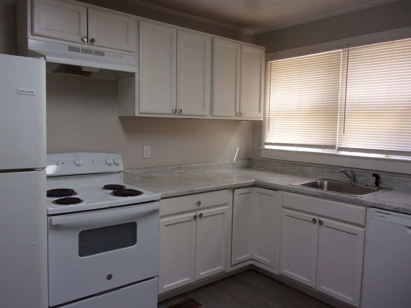 2 Bedroom 1 1/2 Bath Townhome Walking Distance to Winthrop University – photo 4