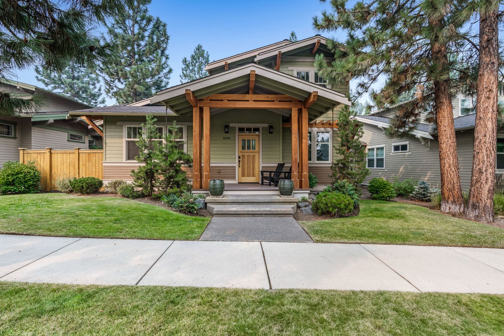 Grand Northwest Crossing Home Fully Furnished Monthly Rental Walk To Compass Park All Utilities Wifi And Landscaping Included In Rent – photo 1