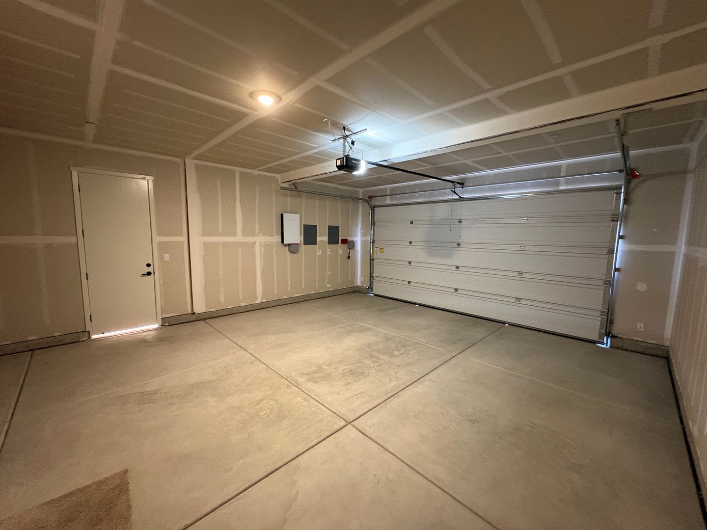 Newly built DR HORTON home available now! – photo 4