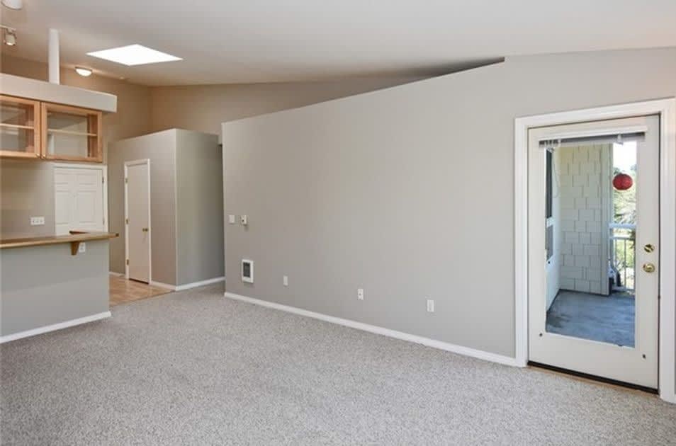 Top Floor 2bed/1.25bath Condo w/Secure Parking – photo 5