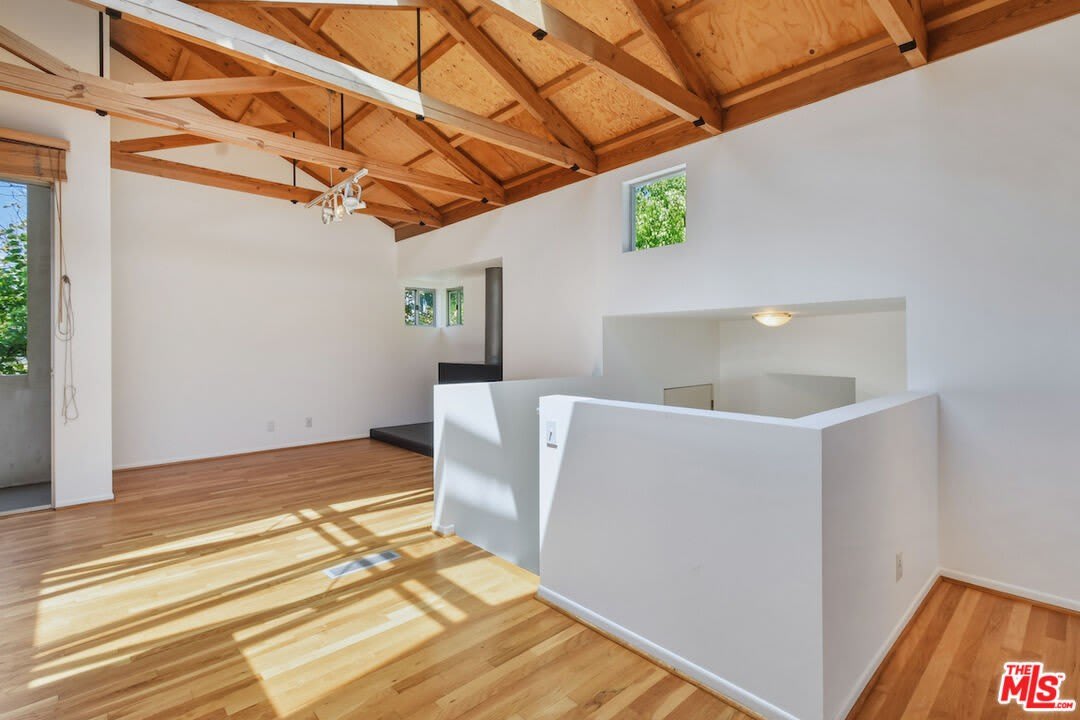 656 Angelus Pl – photo 5