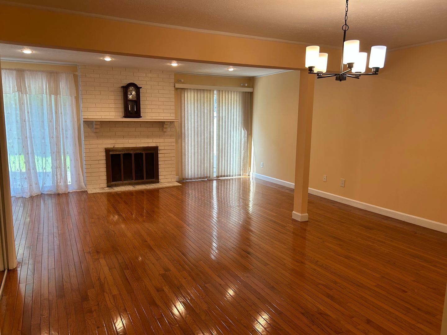 3 Bedroom Condo with Full Finished Basement for Rent – photo 2
