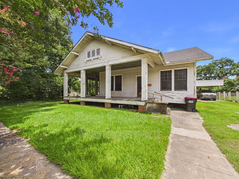223 General Gardner Avenue – photo 1
