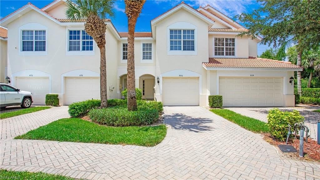 880 Hampton Cir – photo 1