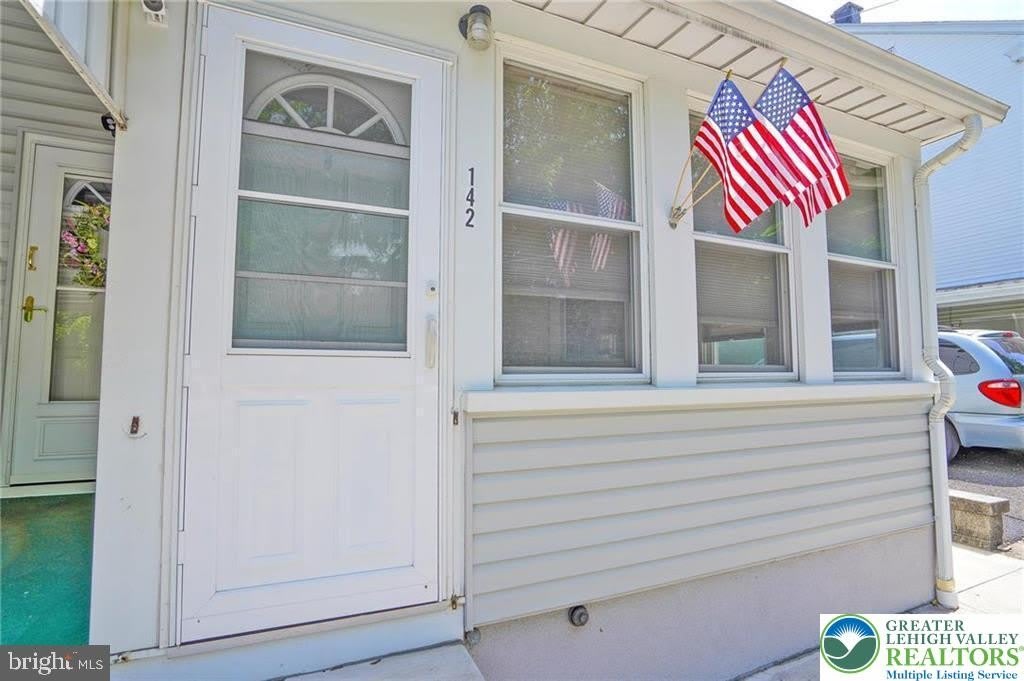 142 Ridge Street – photo 2