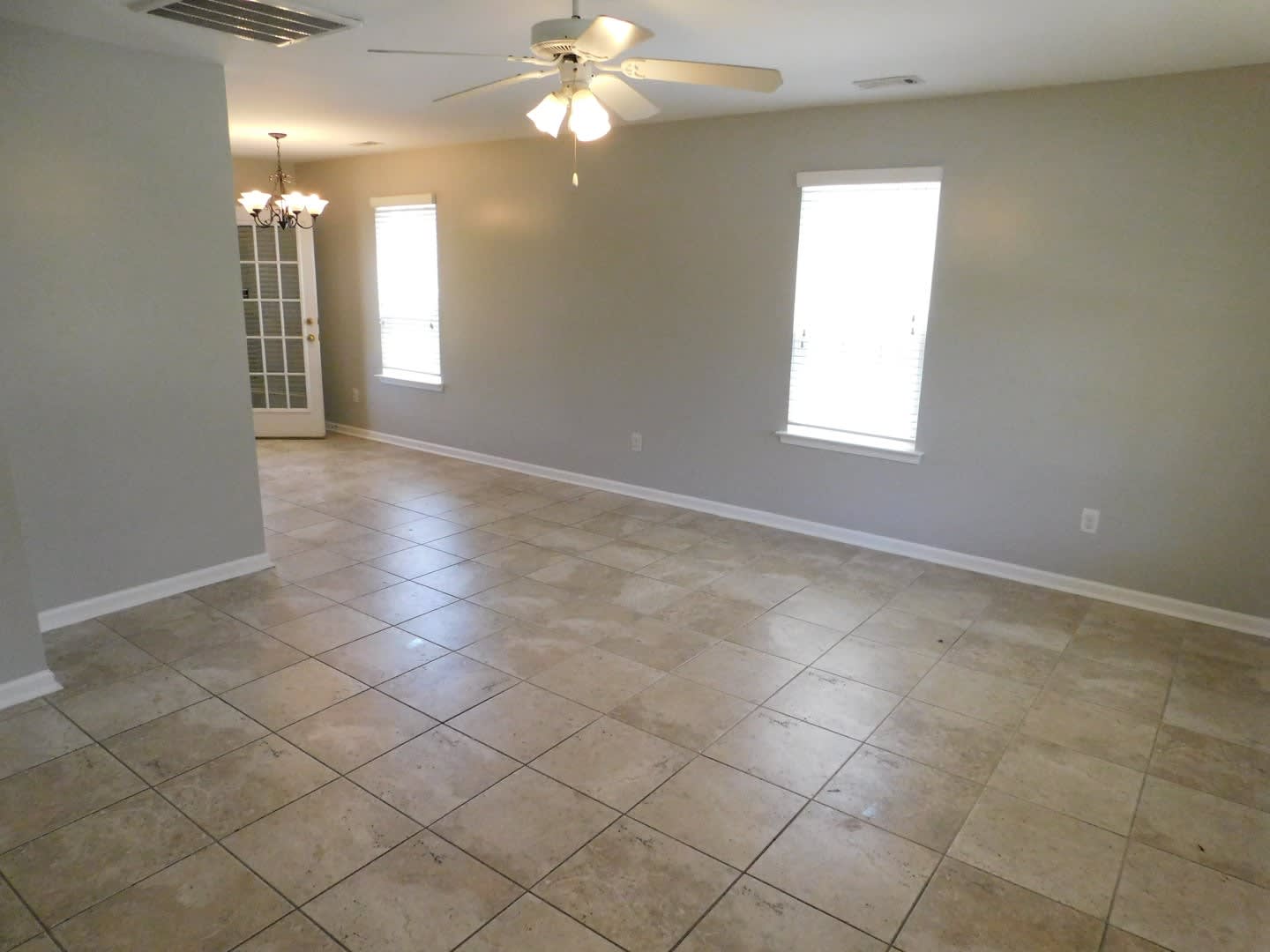 great 3 bed 2.5 bath master down – photo 2