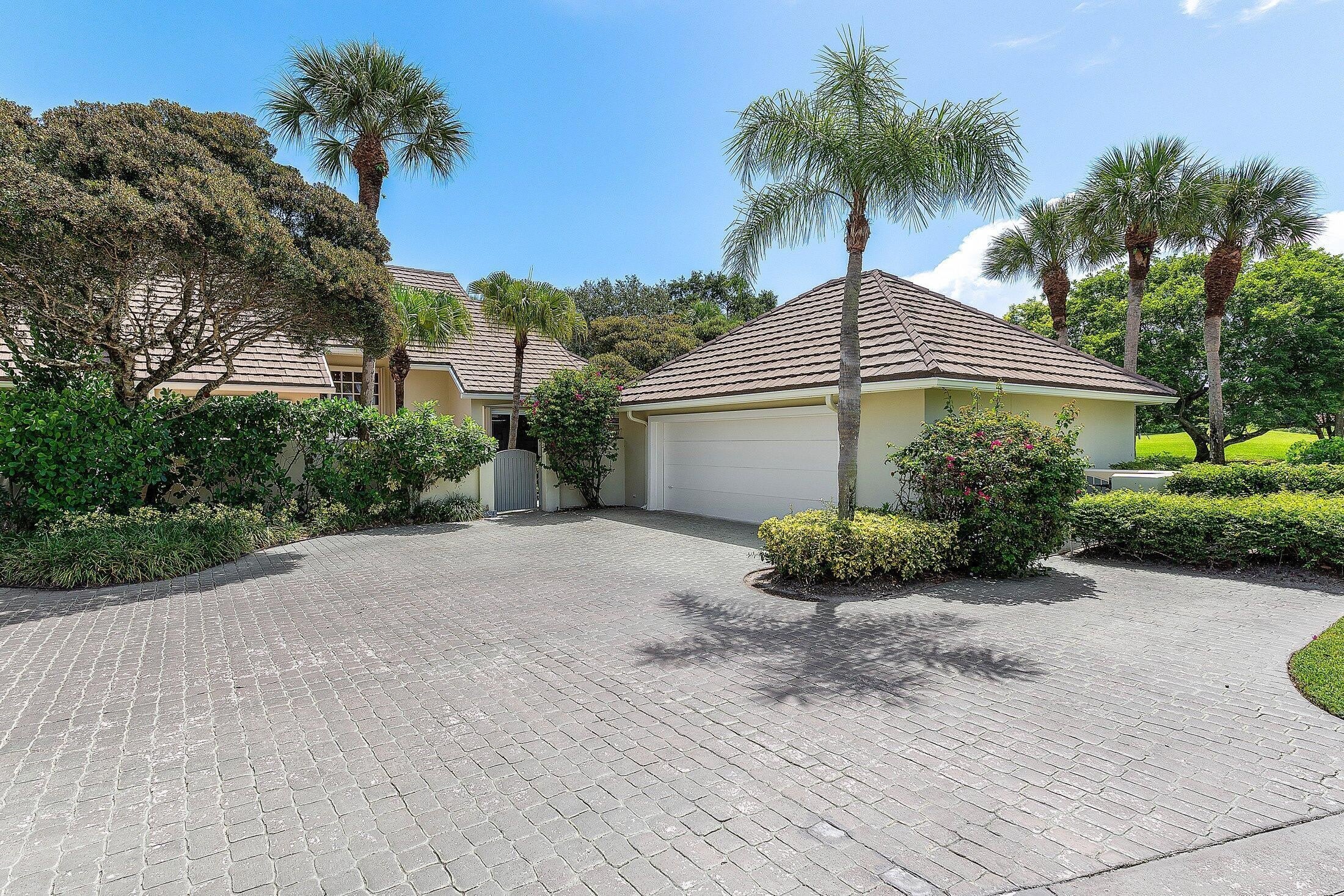 2584 Muirfield Court – photo 1