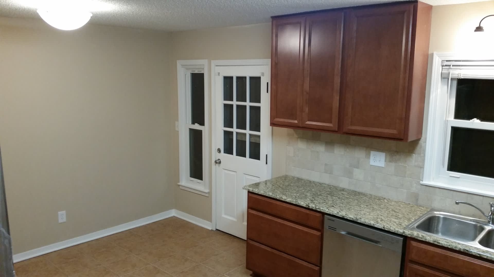 Large 5 Bedroom Nall Hills Home – photo 5
