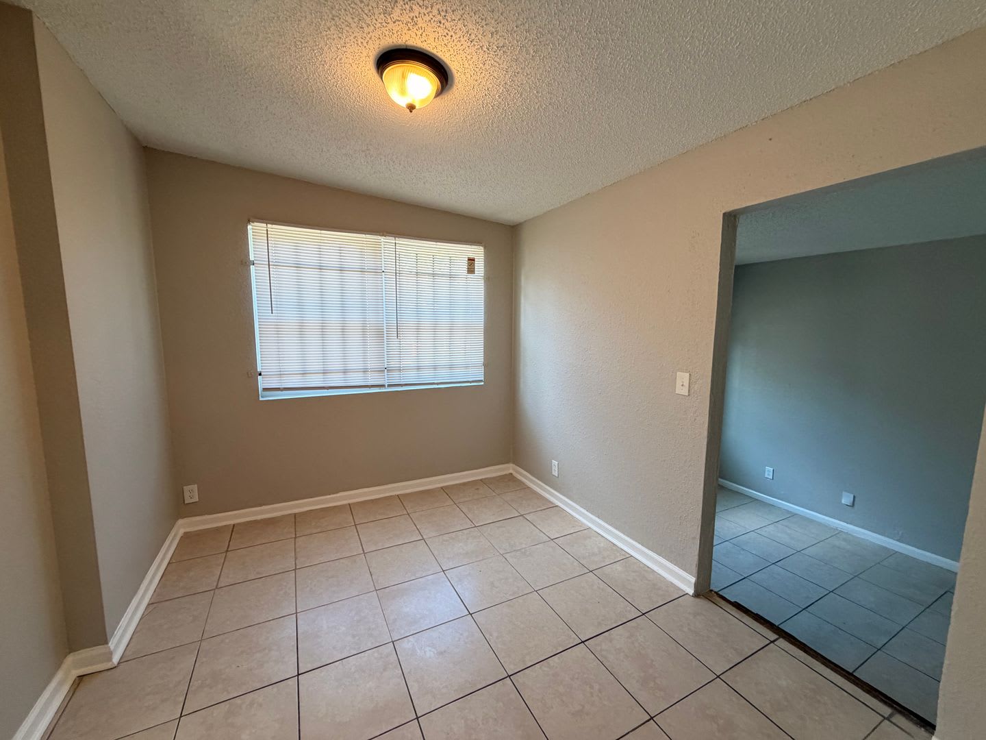 Spacious Updated 3 1 With Bonus Room And Large Utility Room – photo 4