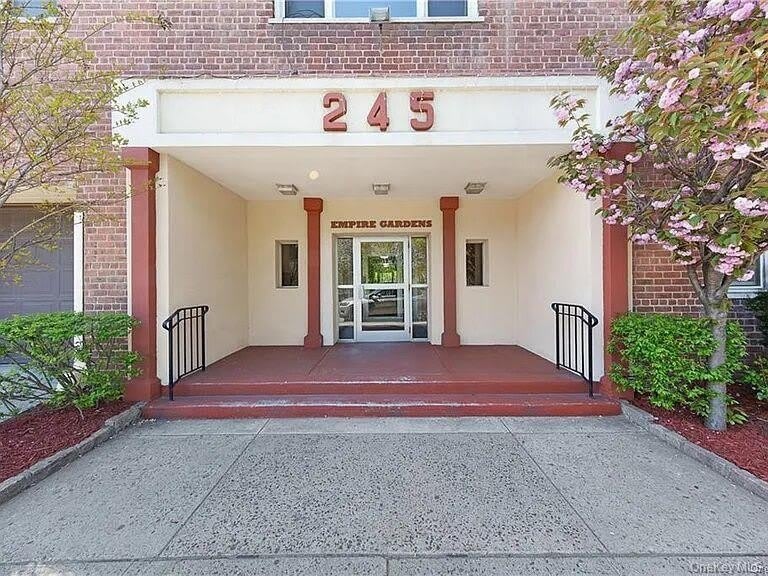 245 Bronx River Road – photo 2