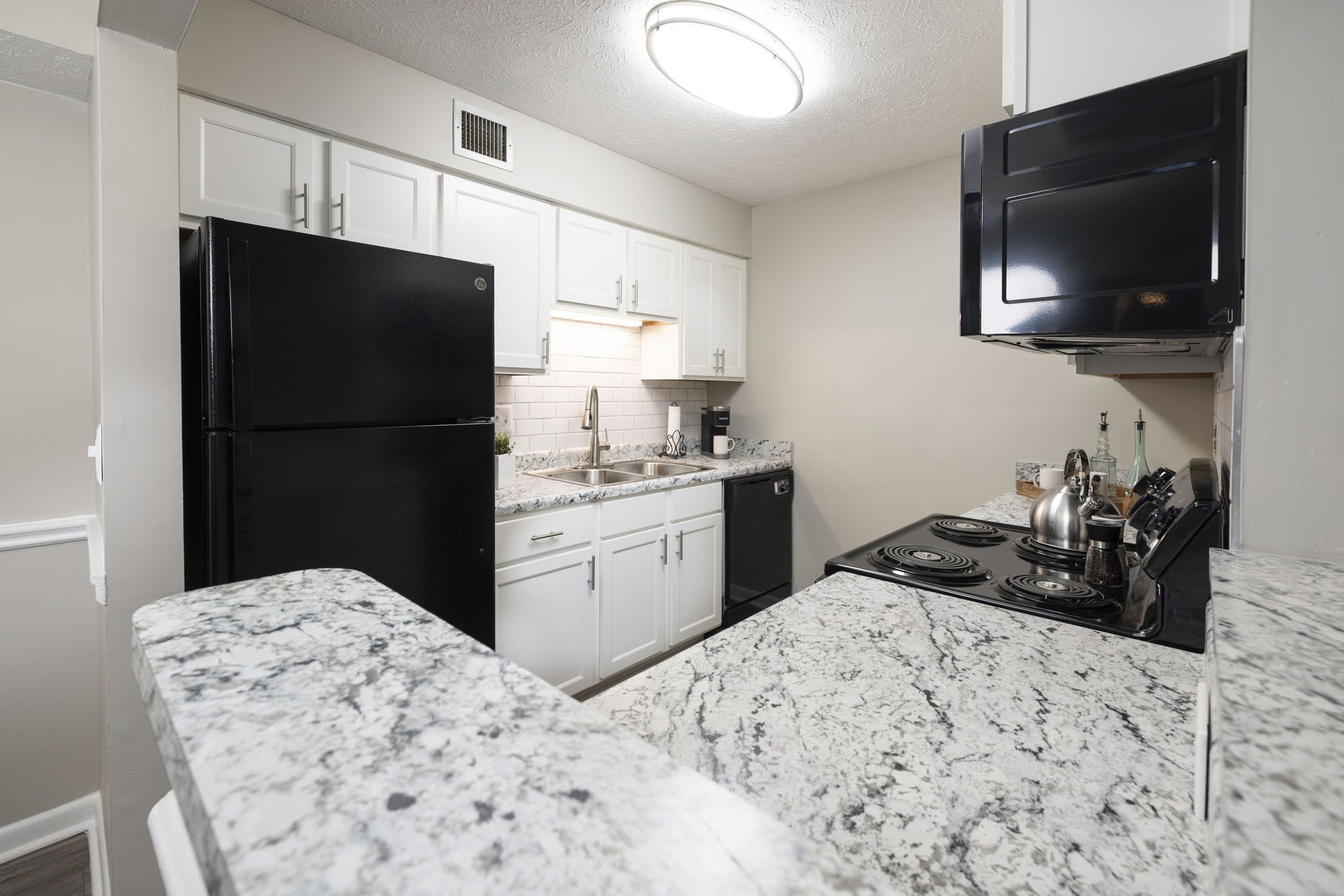 Cross Creek Apartments – photo 1