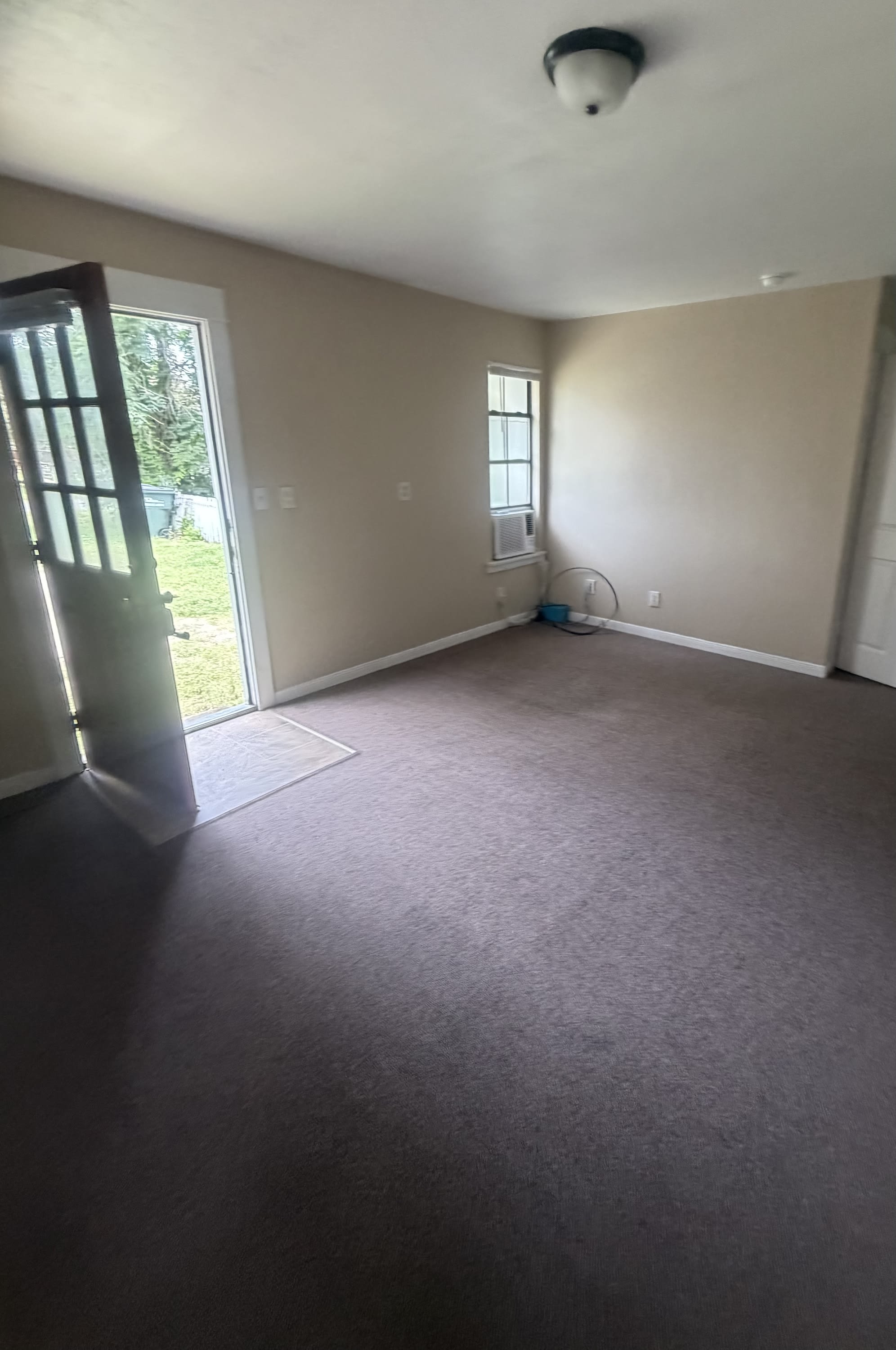 302 1/2 Burleson – photo 2