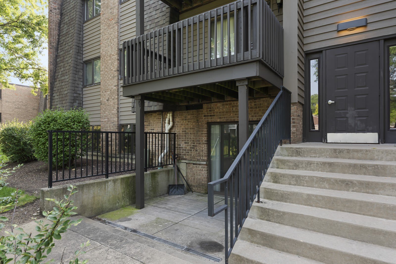 1420 Stonebridge Circle – photo 2