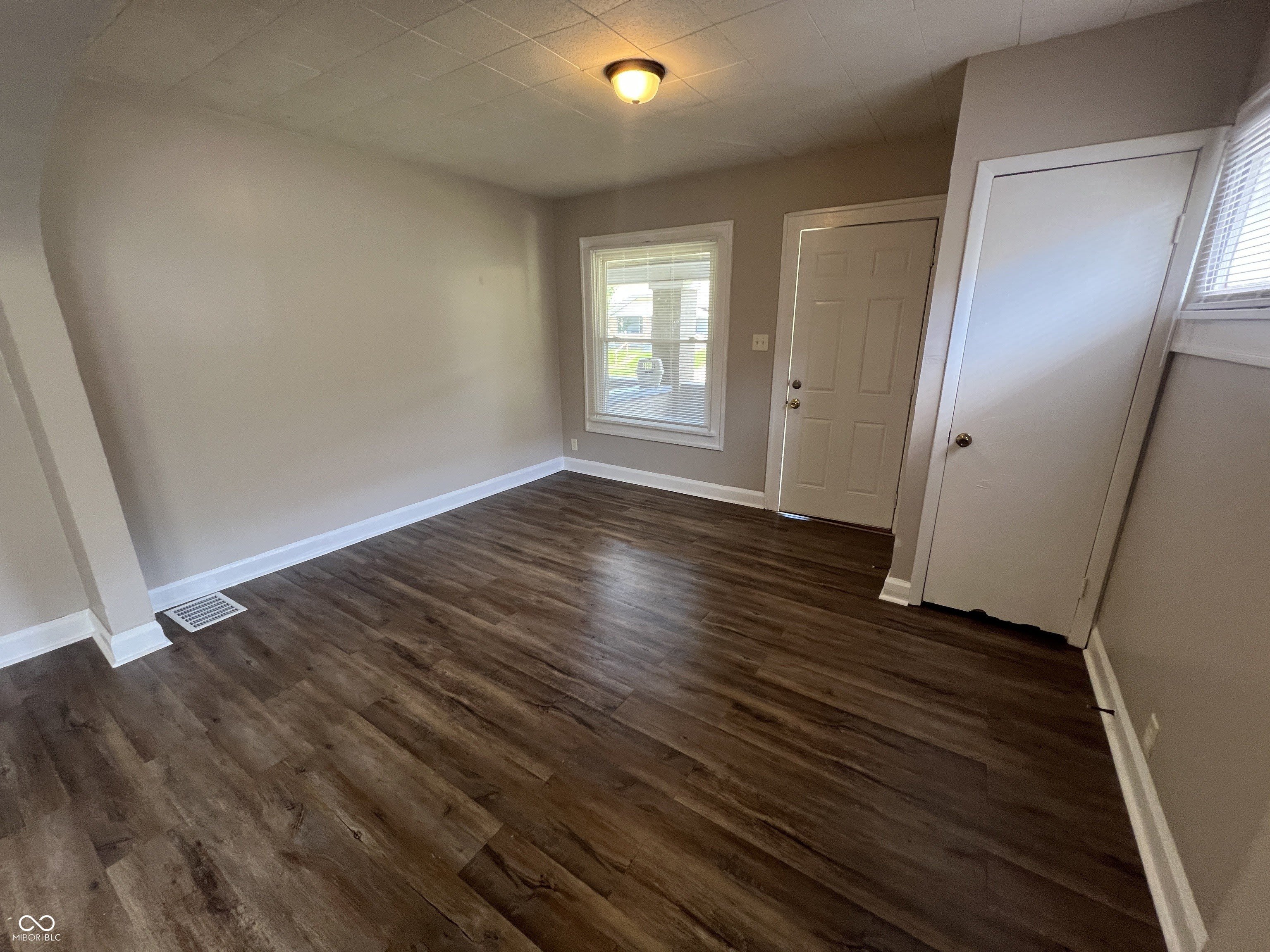 894 N Gladstone Avenue – photo 3