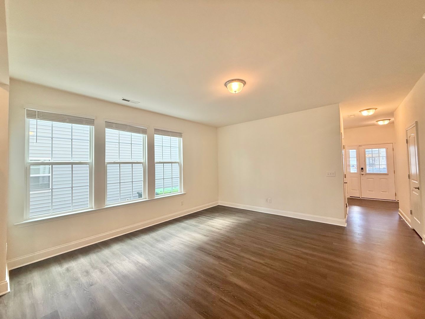 Spacious 3BD, 2.5BA End Unit Raleigh Townhome Near White Oak Shopping Center, I-40, and Downtown Raleigh – photo 2