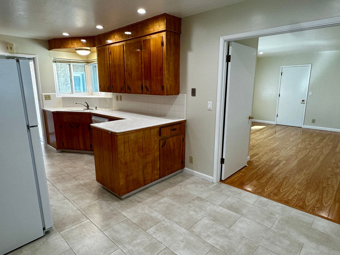 Charming 3 Bedroom, 2 Bath Duplex in Mountain View near Sylvan Park – photo 3