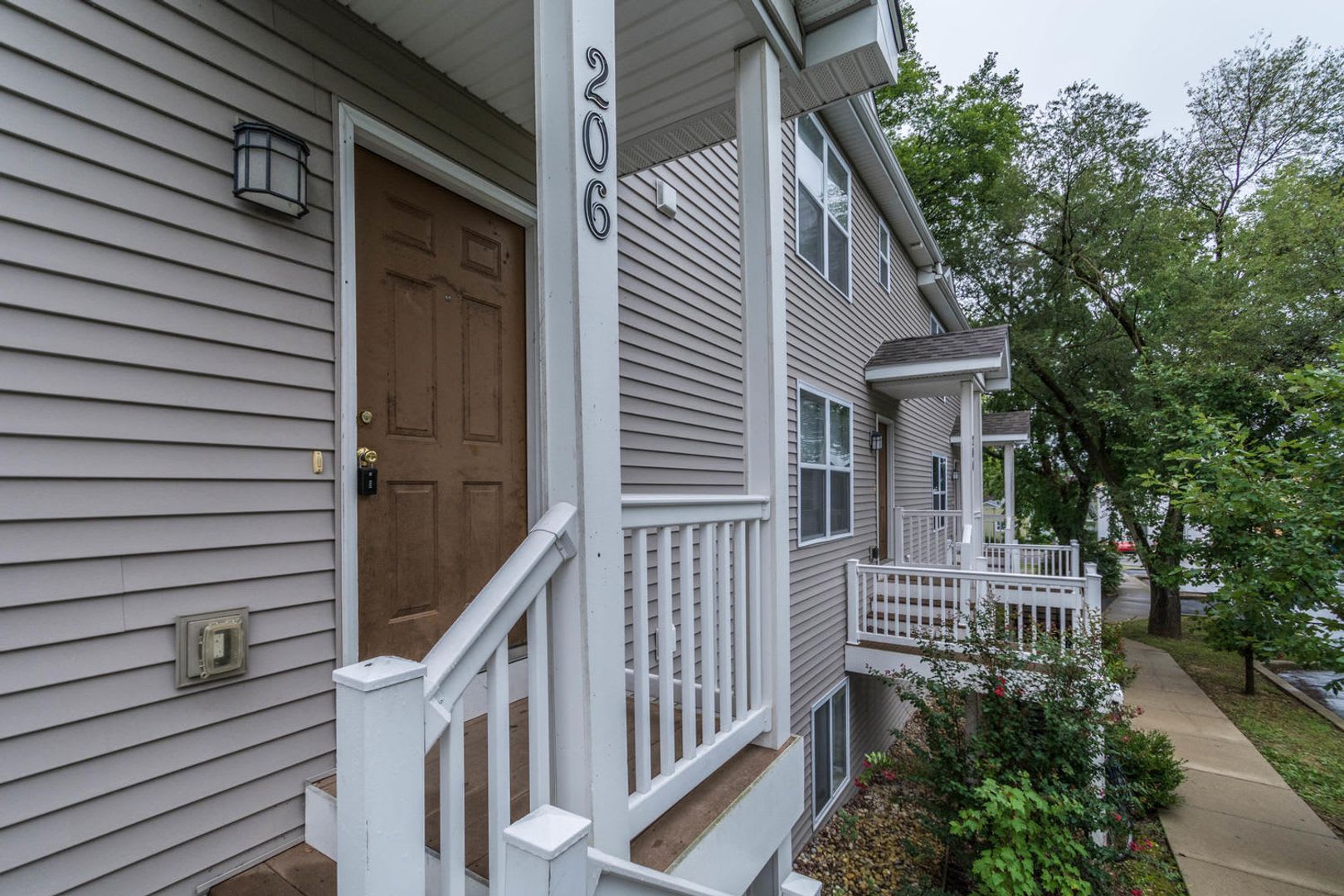 202 E 20th – photo 2